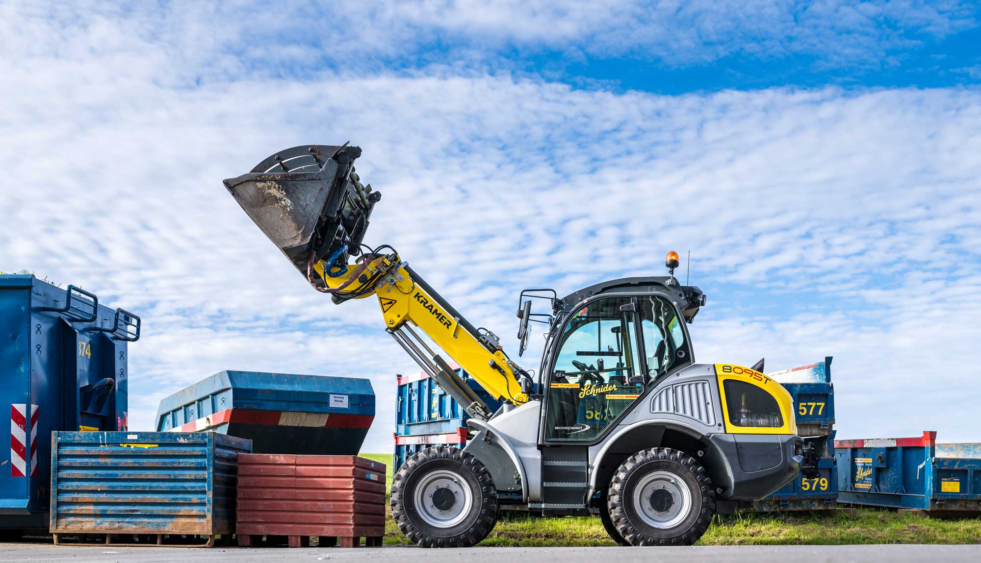 Schnider Recycling Radlader und Container variabel Medienvielfalt